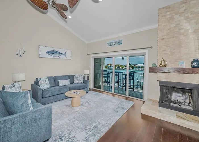 Bayside Escape On The Intracoastal Water