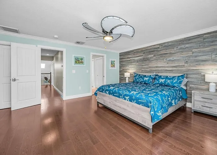 Bayside Escape On The Intracoastal Water *