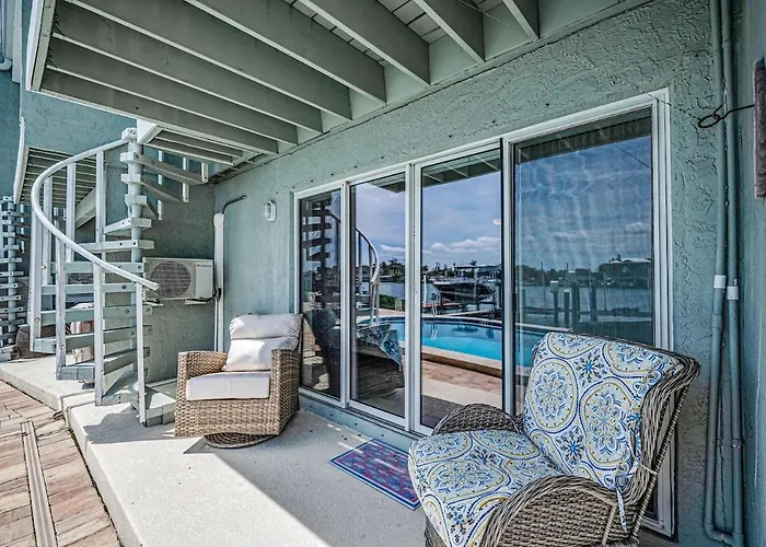 Bayside Escape On The Intracoastal Water