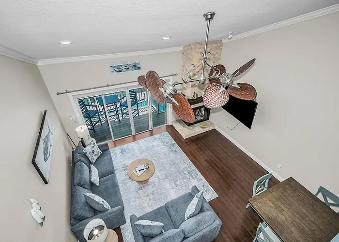 Bayside Escape On The Intracoastal Water